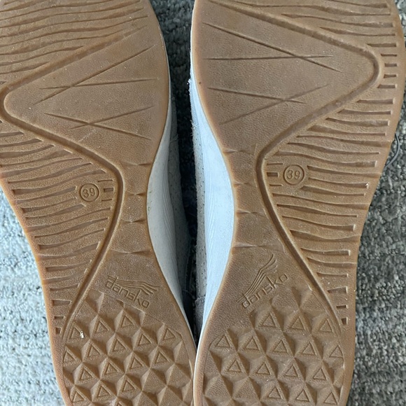 Women’s 39 Dansko silver athletic worn few times - Picture 3 of 3
